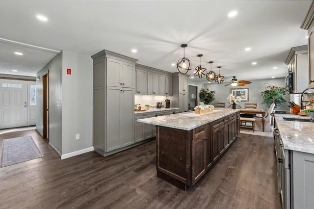 16 Tokanel Drive, Londonderry, NH 03053