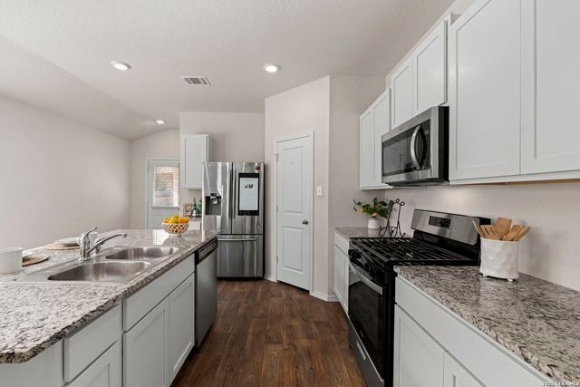 1243 Yellow Warbler Run, San Antonio, TX 78253