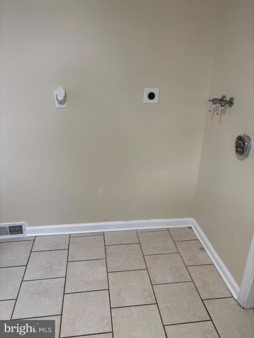 7721 BENDER RD, Landover, MD 20785