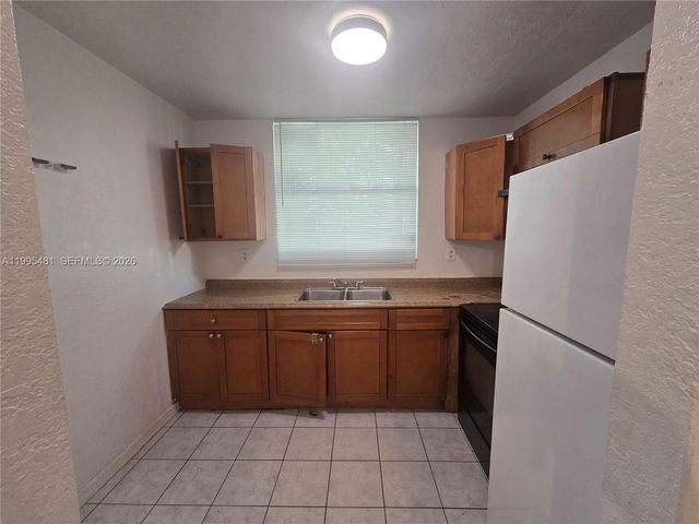 1750 NW 55th Ave 103, Lauderhill, FL 33313