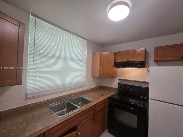 1750 NW 55th Ave 103, Lauderhill, FL 33313