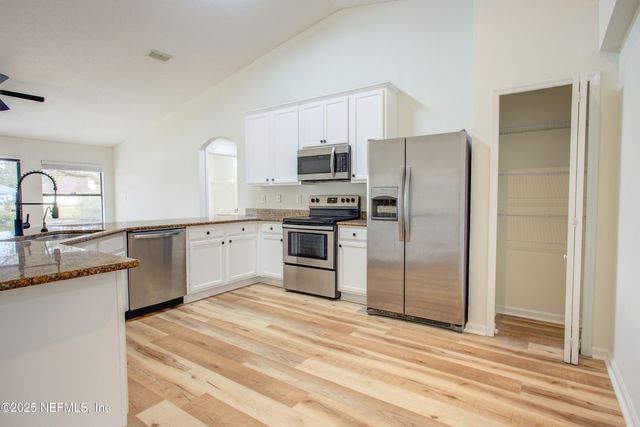 10128 LANCASHIRE Drive, Jacksonville, FL 32219