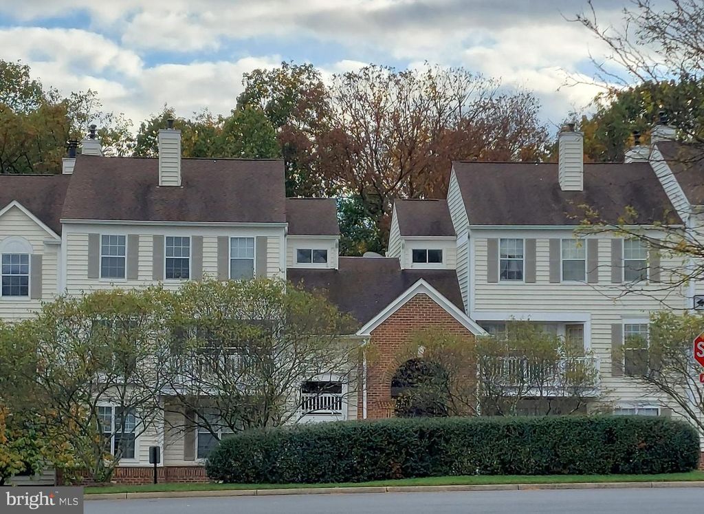 46893 EATON TER #300, Sterling, VA 20164