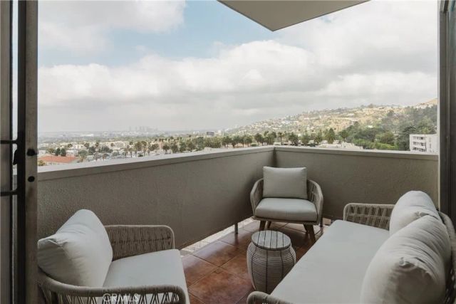 7250 Franklin 1008, Los Angeles, CA 90046