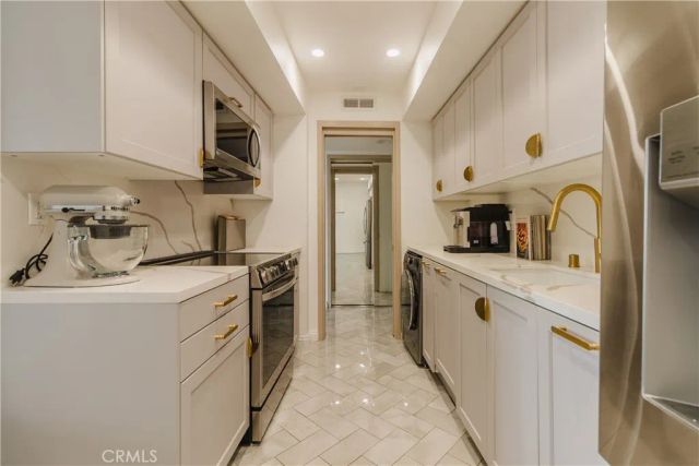 7250 Franklin 1008, Los Angeles, CA 90046