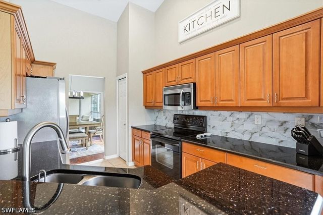 5615 Sherborn DR 201, Naples, FL 34110
