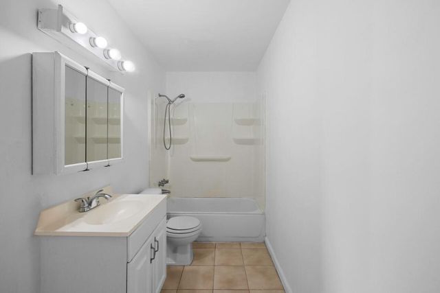 7503 Kimberly Boulevard 142, North Lauderdale, FL 33068