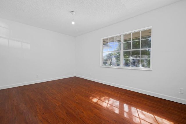 7503 Kimberly Boulevard 142, North Lauderdale, FL 33068