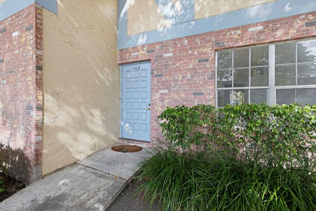 7503 Kimberly Boulevard 142, North Lauderdale, FL 33068