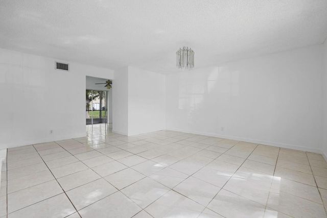 7503 Kimberly Boulevard 142, North Lauderdale, FL 33068