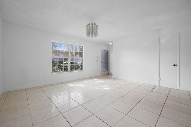 7503 Kimberly Boulevard 142, North Lauderdale, FL 33068
