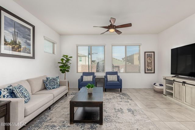 911 E Prairie Field Lane, Sahuarita, AZ 85629