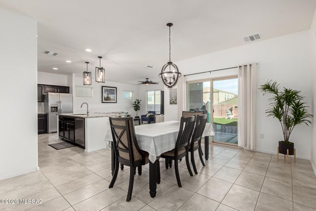 911 E Prairie Field Lane, Sahuarita, AZ 85629