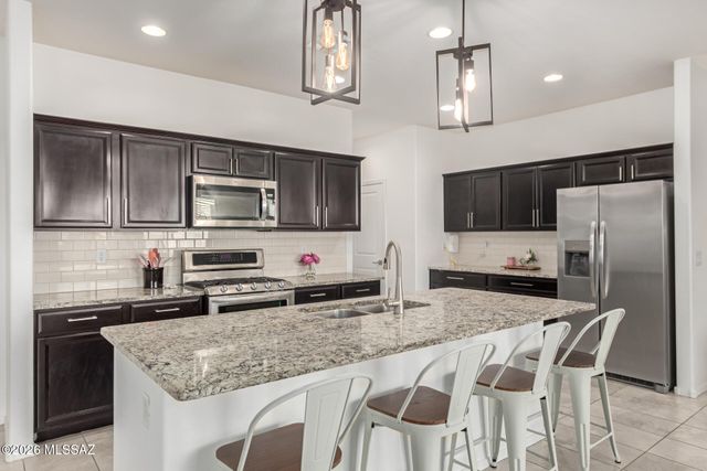 911 E Prairie Field Lane, Sahuarita, AZ 85629