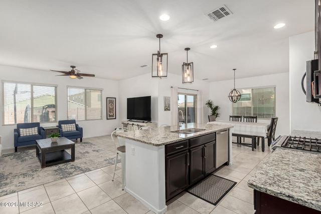 911 E Prairie Field Lane, Sahuarita, AZ 85629