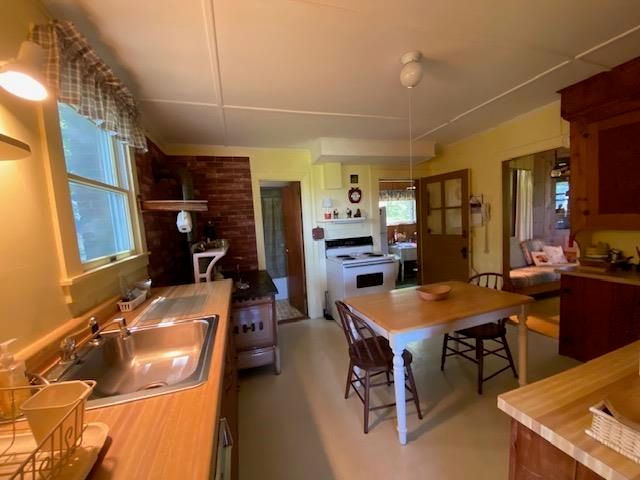 21 Hospitality Way, Newbury, NH 03255