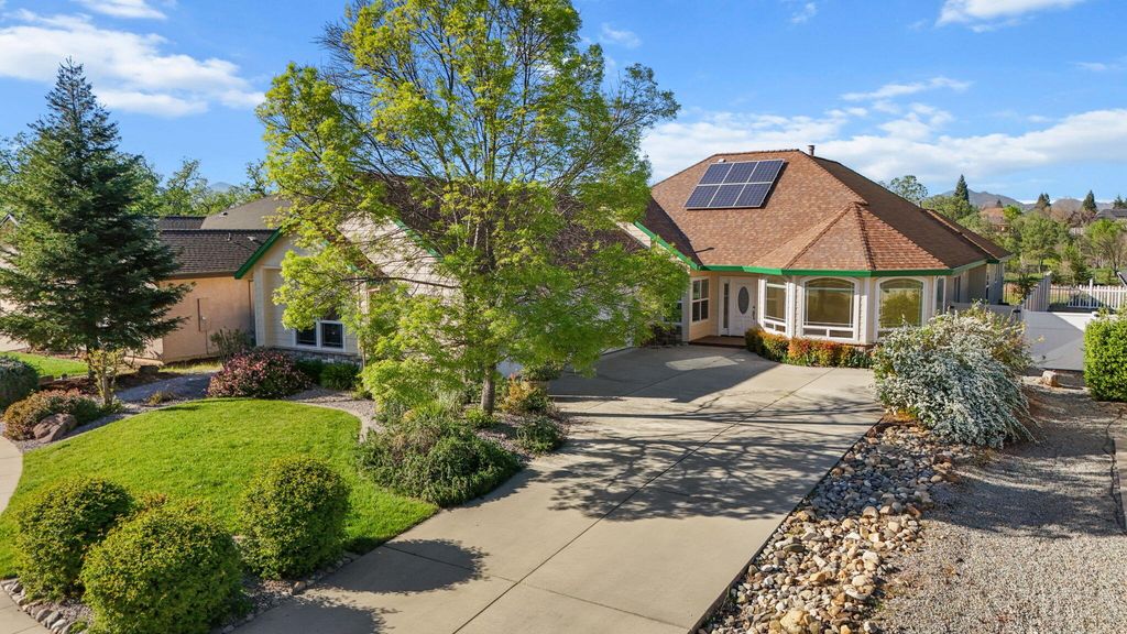 2110 Cadjew Street, Redding, CA 96003