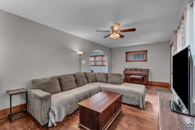 1350 SW Wayne AVE, Topeka, KS 66604