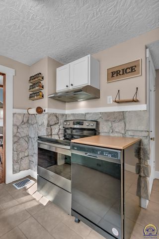 1350 SW Wayne AVE, Topeka, KS 66604