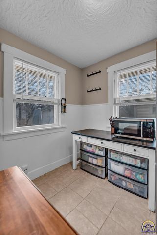 1350 SW Wayne AVE, Topeka, KS 66604