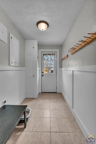 1350 SW Wayne AVE, Topeka, KS 66604