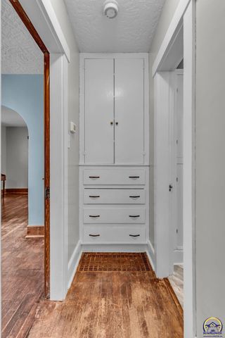 1350 SW Wayne AVE, Topeka, KS 66604