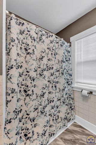 1350 SW Wayne AVE, Topeka, KS 66604