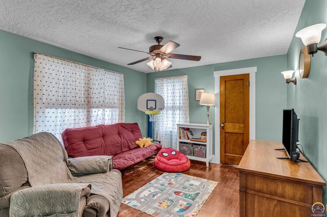 1350 SW Wayne AVE, Topeka, KS 66604