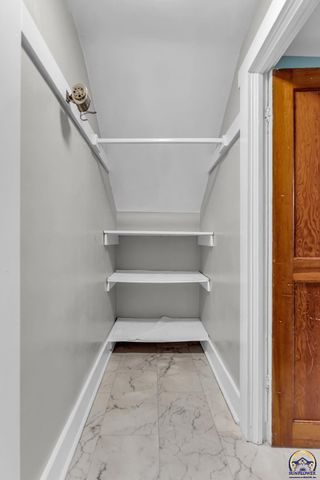 1350 SW Wayne AVE, Topeka, KS 66604