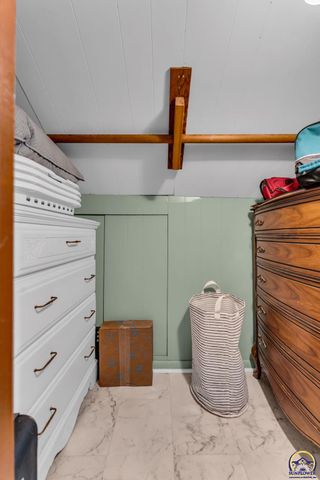 1350 SW Wayne AVE, Topeka, KS 66604