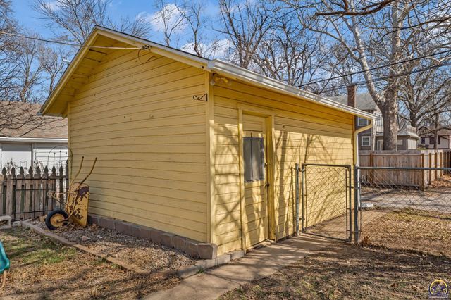 1350 SW Wayne AVE, Topeka, KS 66604