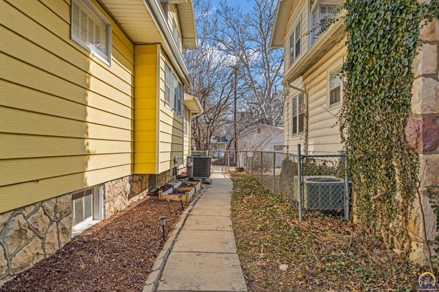 1350 SW Wayne AVE, Topeka, KS 66604