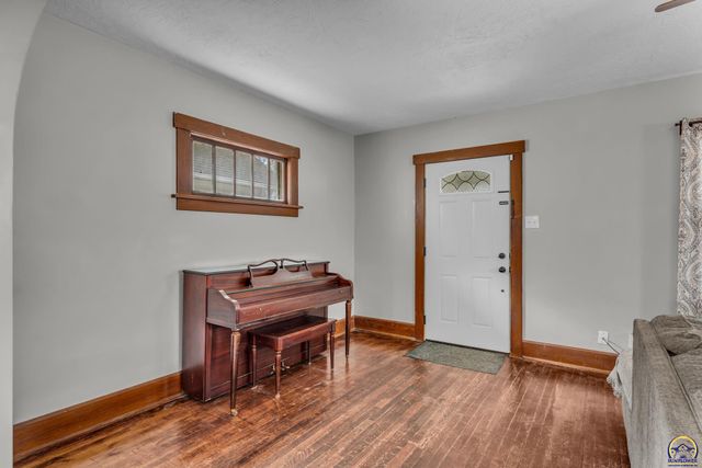 1350 SW Wayne AVE, Topeka, KS 66604