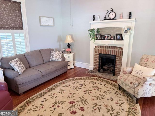 1049 N Main Street NW, Conyers, GA 30012
