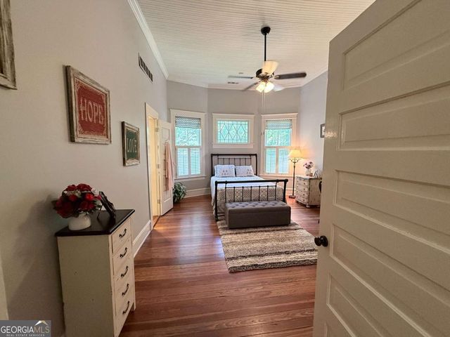 1049 N Main Street NW, Conyers, GA 30012
