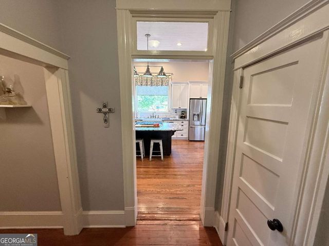 1049 N Main Street NW, Conyers, GA 30012