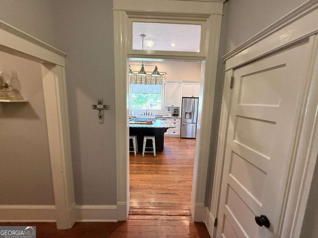 1049 N Main Street NW, Conyers, GA 30012