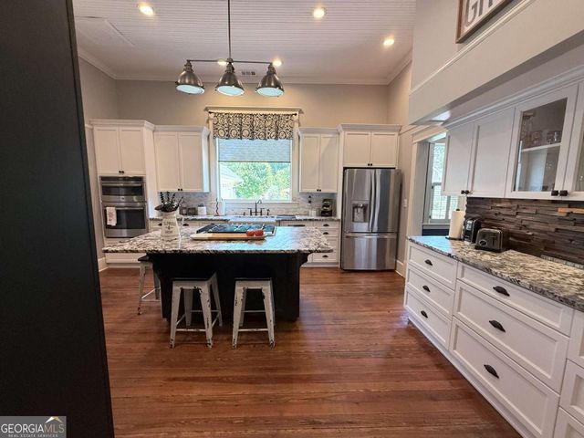 1049 N Main Street NW, Conyers, GA 30012