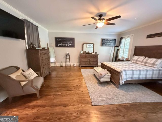 1049 N Main Street NW, Conyers, GA 30012