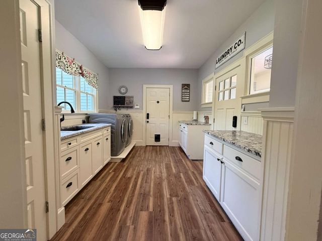 1049 N Main Street NW, Conyers, GA 30012