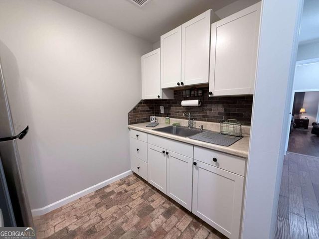 1049 N Main Street NW, Conyers, GA 30012