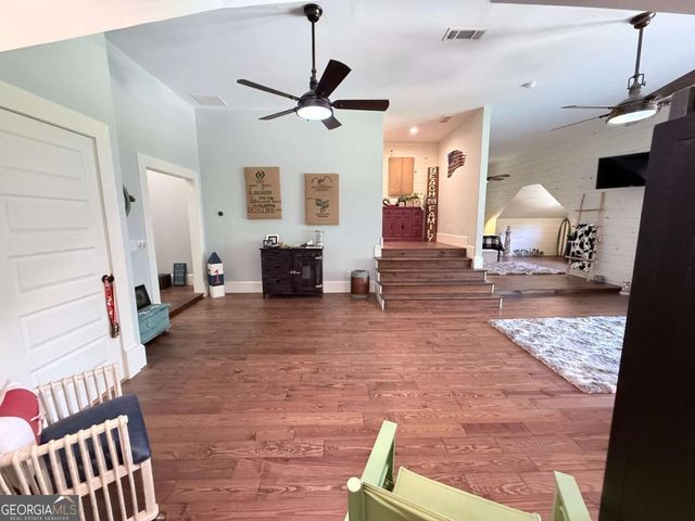 1049 N Main Street NW, Conyers, GA 30012