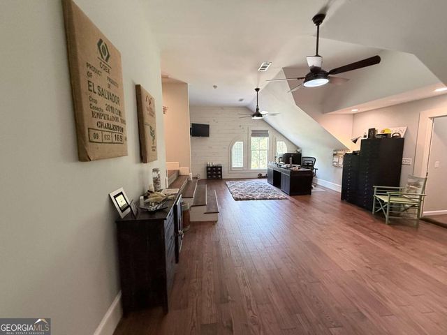 1049 N Main Street NW, Conyers, GA 30012
