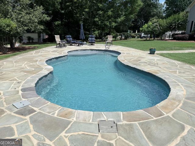 1049 N Main Street NW, Conyers, GA 30012