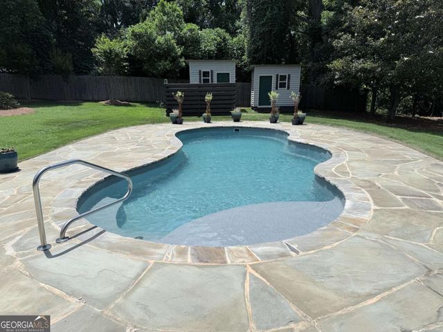 1049 N Main Street NW, Conyers, GA 30012