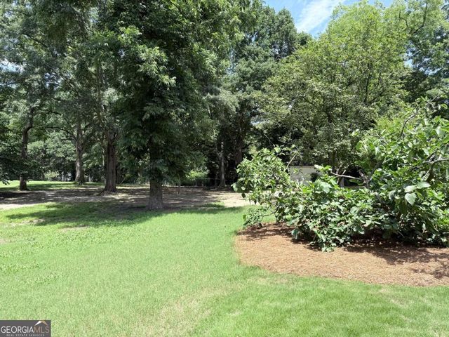 1049 N Main Street NW, Conyers, GA 30012