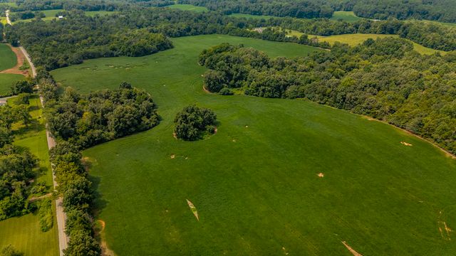 4 Highland Rd, Westmoreland, TN 37186