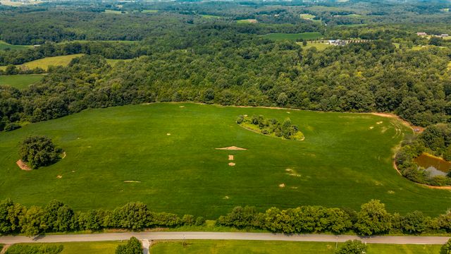4 Highland Rd, Westmoreland, TN 37186
