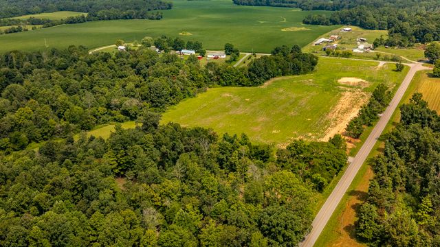 4 Highland Rd, Westmoreland, TN 37186