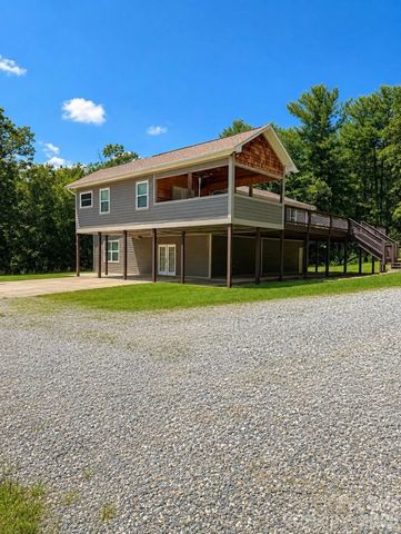 80 Hidden Bluff Lane, Horse Shoe, NC 28742